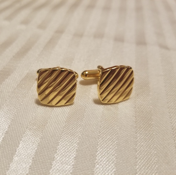 Gold Grooved Cuff Links - Picture 1 of 3